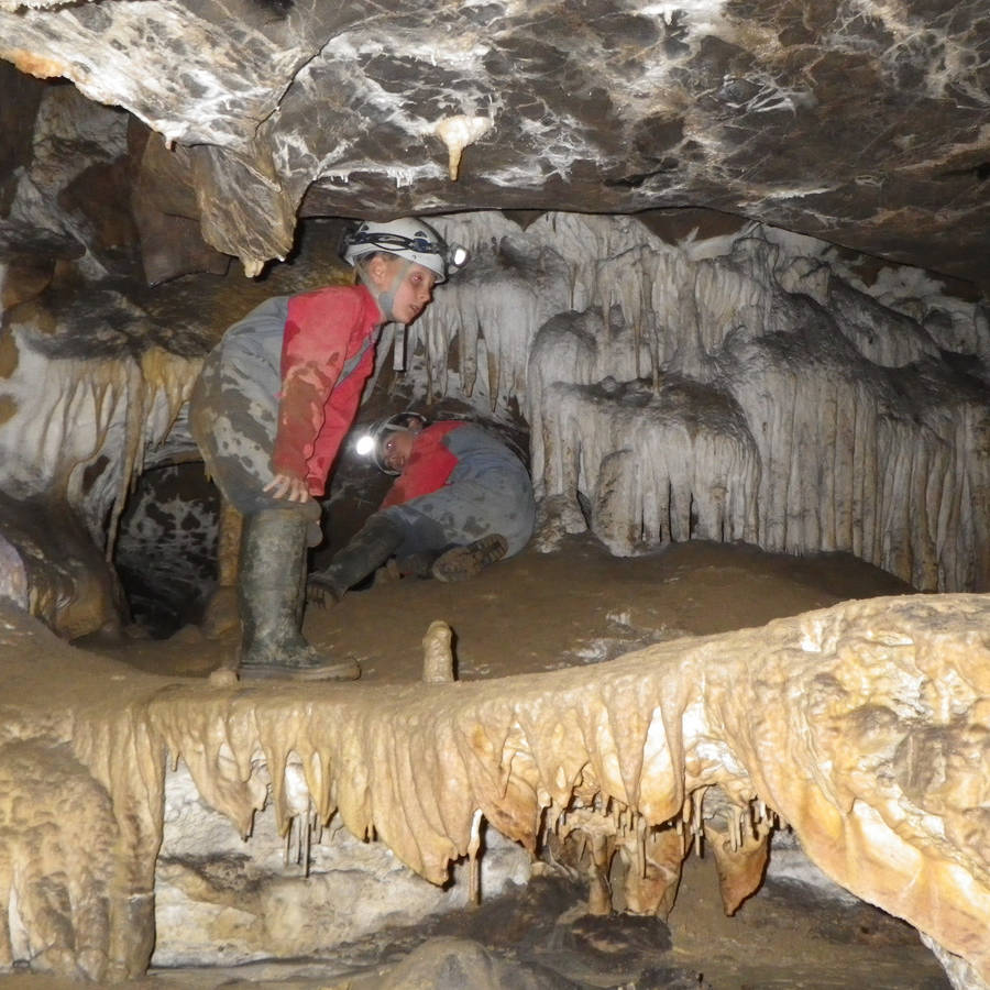 Initiation horizontale enfant - Speleo Canyon Ariege