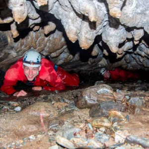 Canyon souterrain, spéléologie aventure en Ariège, traversée du Vicdessos