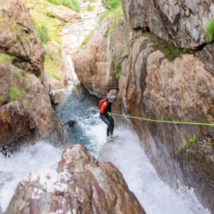 Canyoning en Ariège, descente en rappel technique au canyon de l'Estat
