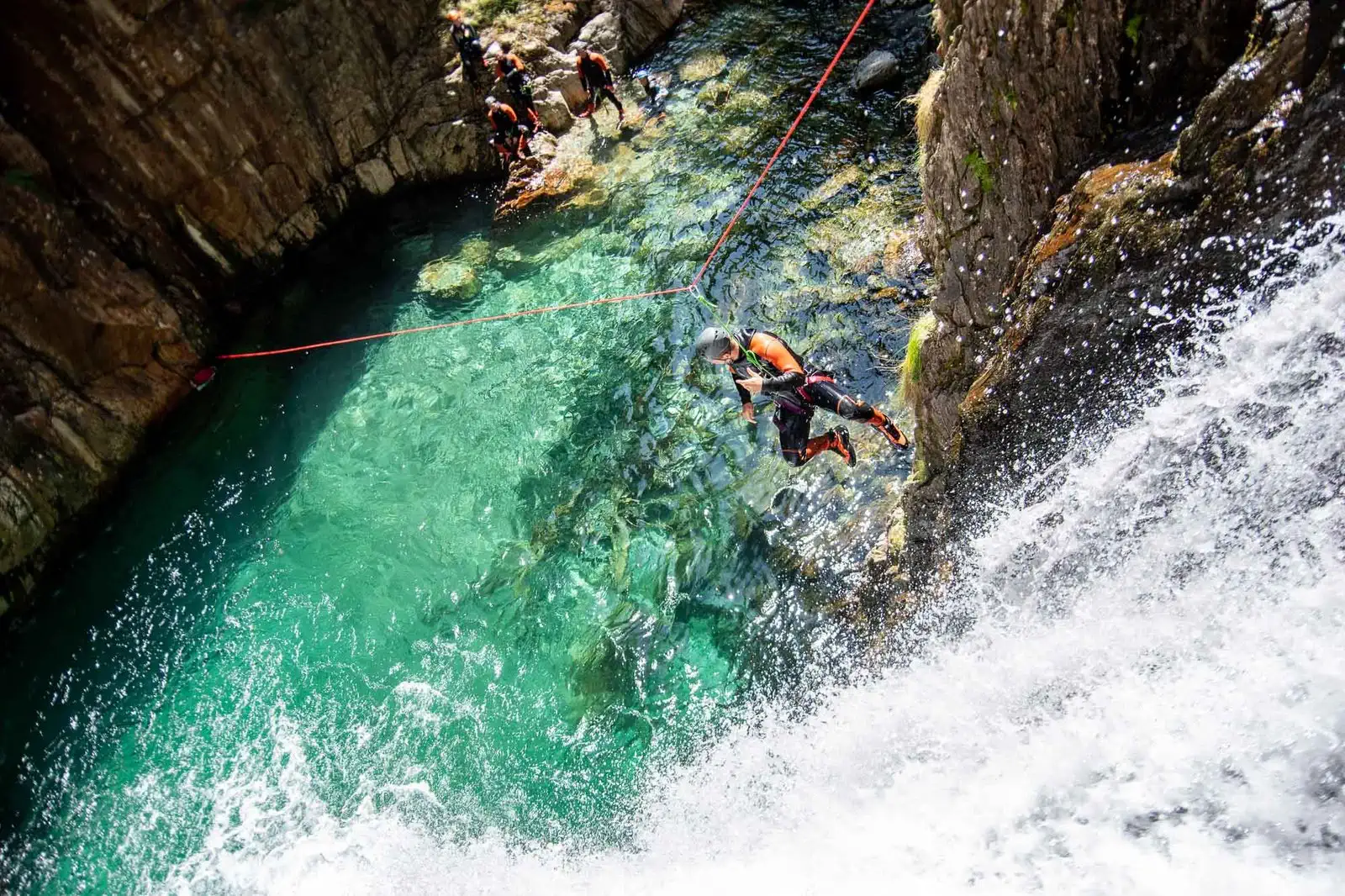Canyoning en Ariège en montagne, tyrolienne au canyon de l'Artigue