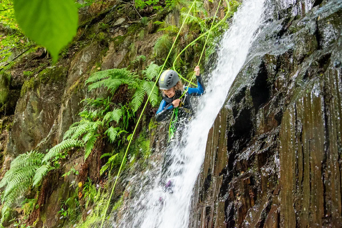 Canyoning vertical découverte en Ariège pour petits et grands au canyon de l'Argensou
