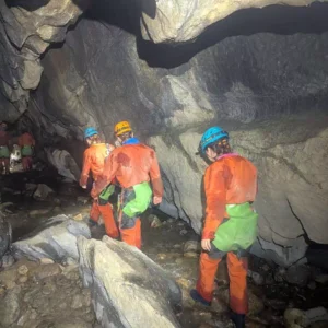 Explo aventureuse d'une rivière souterraine dans la grotte du Vicdessos